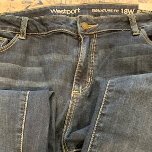 Westport (Dress Barn). Denim mid rise signature skinny fit